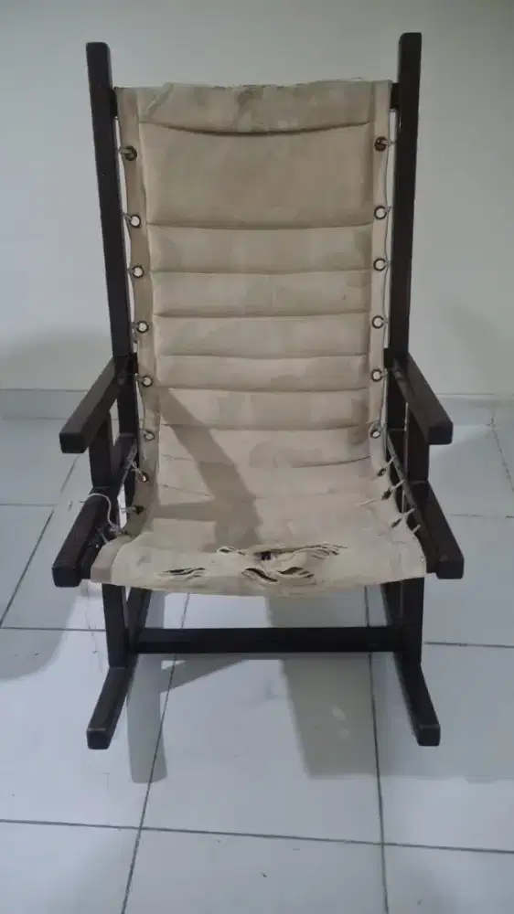 Kursi malas kondisi bgs