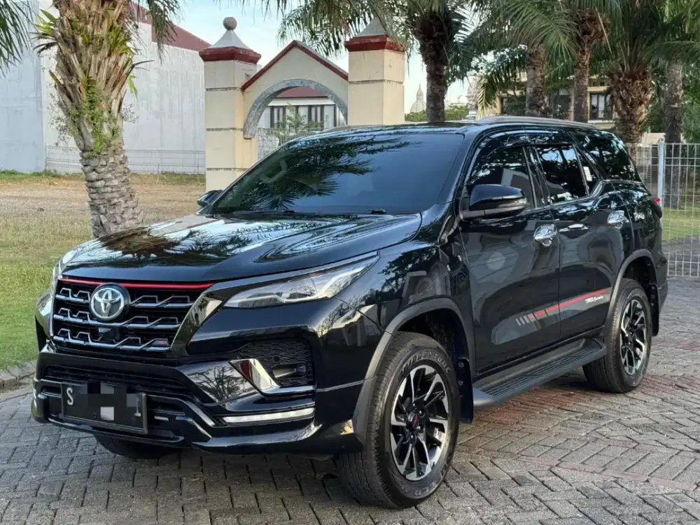 Toyota Fortuner VRZ TRD Facelift 2020 Matic Hitam Favorit