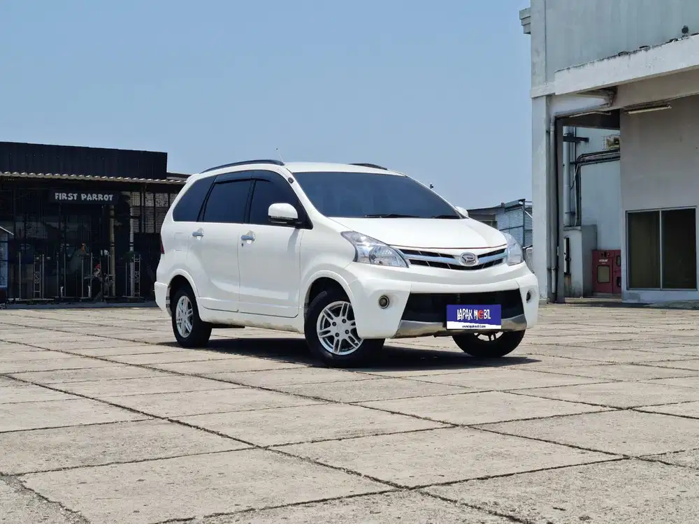 Good Condition !!! Daihatsu Xenia 1.3 R MANUAL MT 2013 Putih KM 107RB