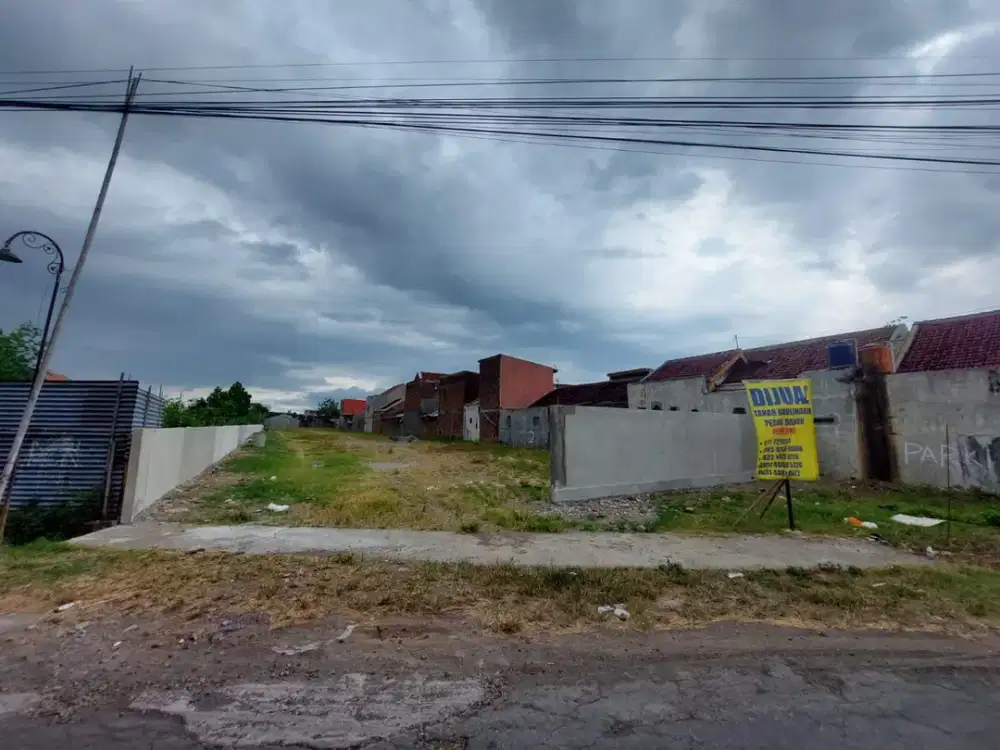 TANAH KAVELINGAN  LOKASI LUWES GENTAN KE TIMUR , 1 DERET LINGKUNGAN PERUMAHAN HADAPTIMUR