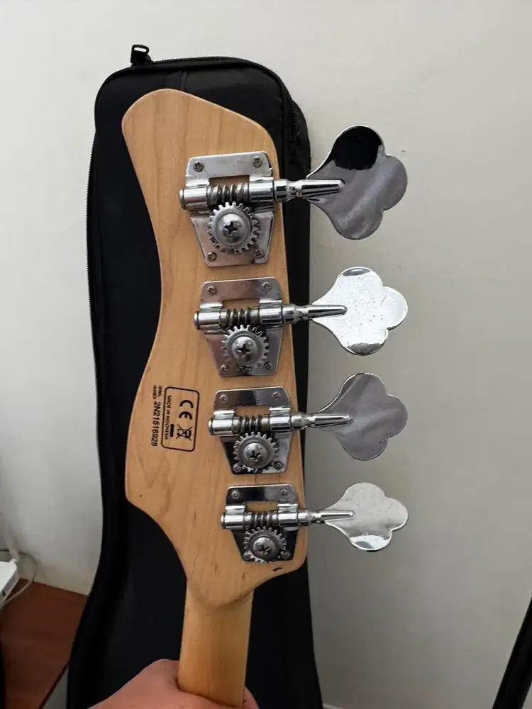 Marcus Miller Sire 4 String Active lengkap Dengan Bag