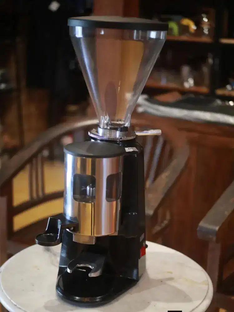 GRINDER LATINA 900N