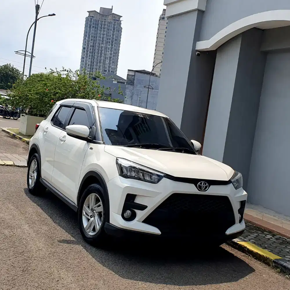 Sewa Mobil Toyota Raize dengan driver