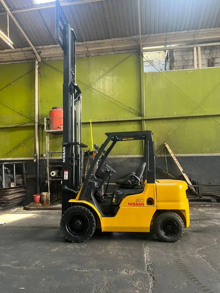 Forklift Nissan 3  Ton,Manual,Tiang Threelift 4,5 Meter,S4S,Tahun 2014