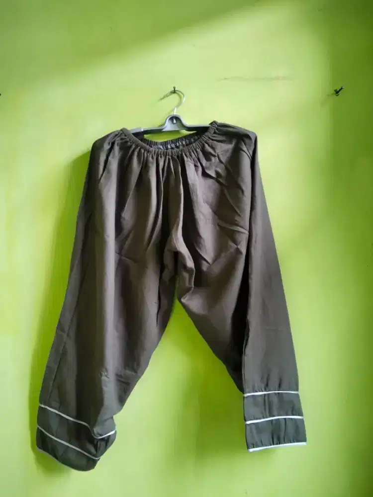 Celana katun panjang dengan bisband nego