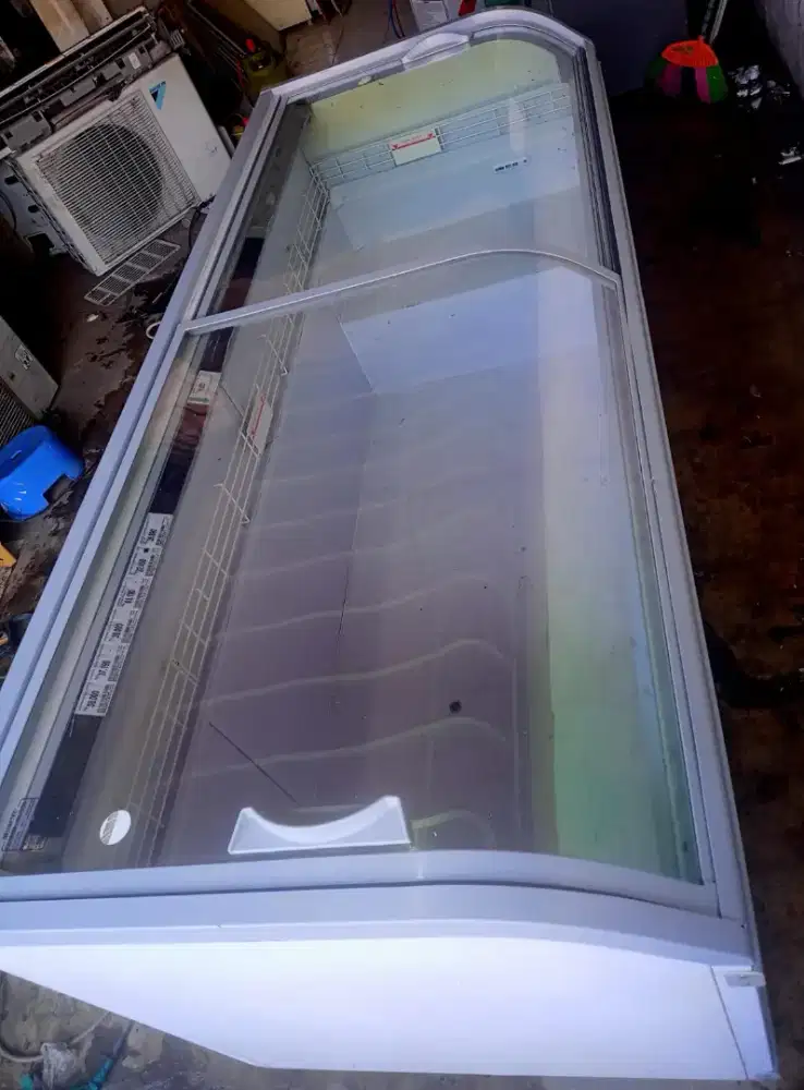 DIJUAL FREEZER ISTIMEWA 1000L ,harga terjangkau