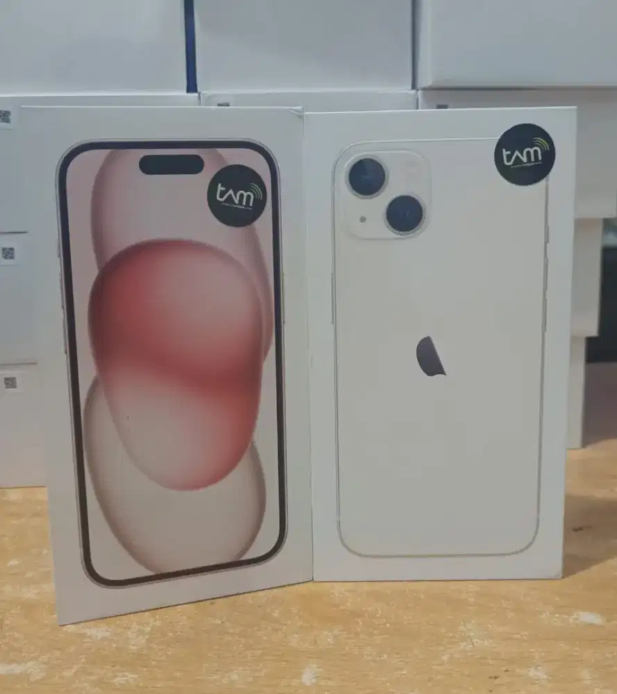 iPhone 13 128.Bergaranai resmi iBox.