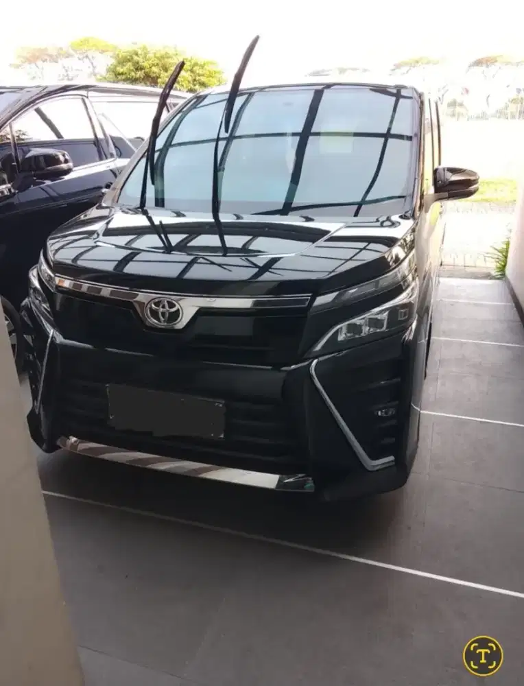 Dijual voxy hitam matic
