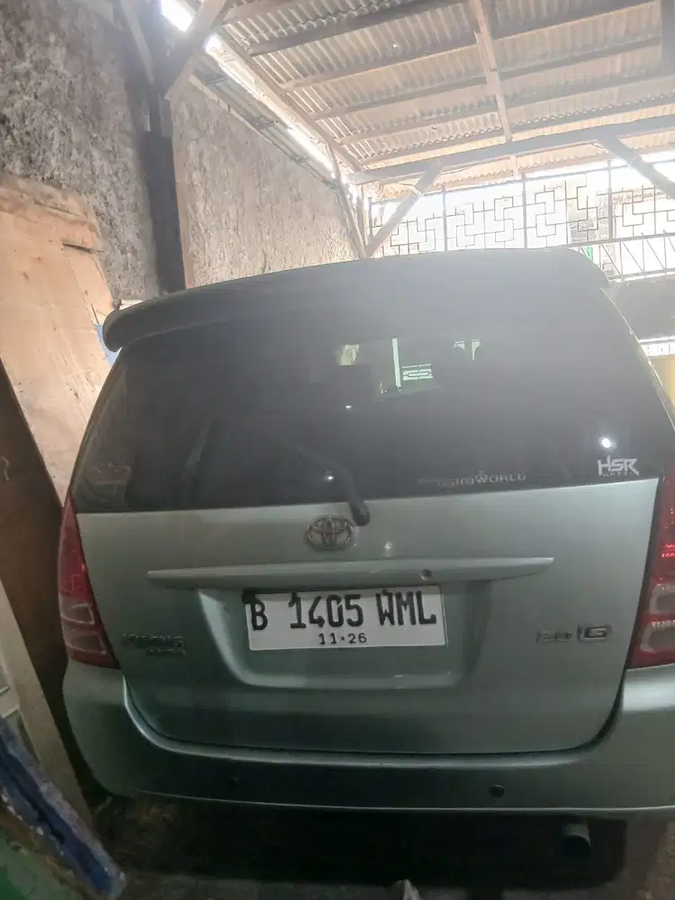Toyota Kijang Innova 2005 Bensin