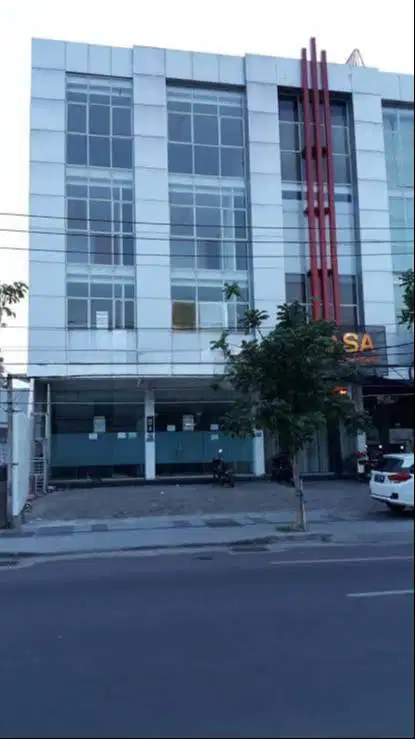 Disewakan / Dijual Ruko 4 Lantai Jl. Kartini Komersial Area Siap Pakai