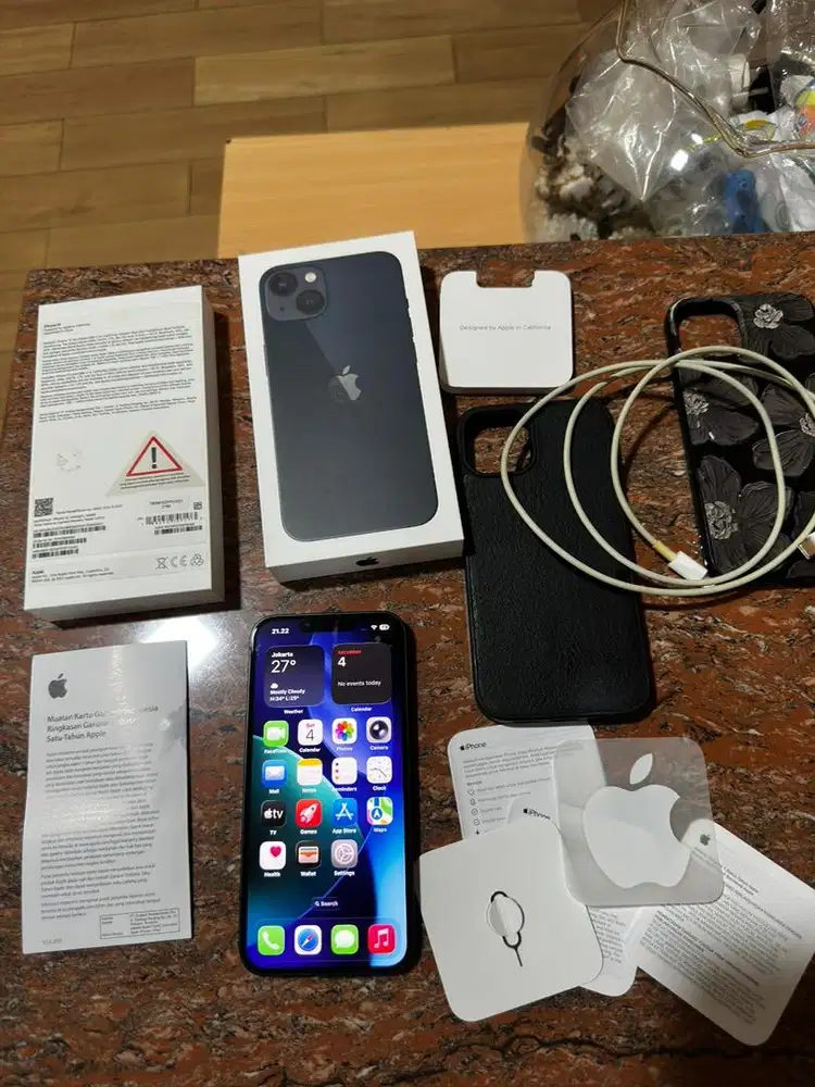 • Iphone 13 Ibox 128 GB Digimap 2nd Midnight Black 128GB Fullset bekas
