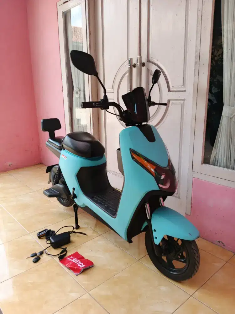 Sepeda listrik uwinflye D60 tahun 2025