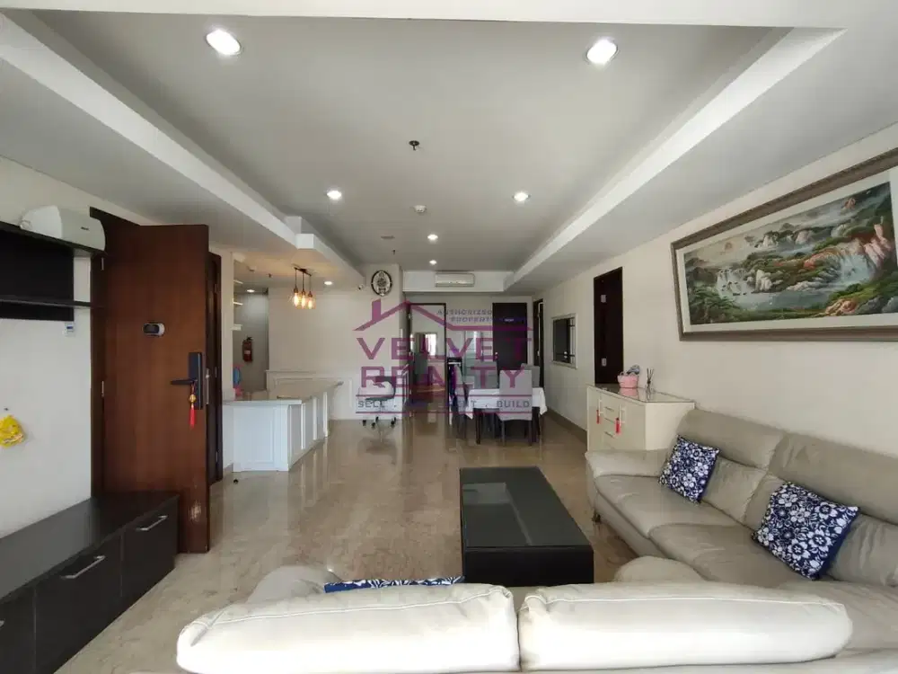 Disewakan Apartemen Royale Springhill Kemayoran 3+1BR Luas 196m2 #VR1141