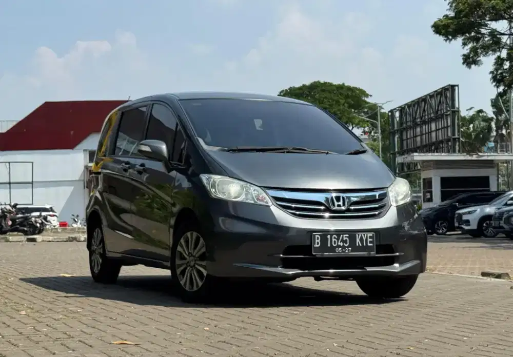 Honda Freed SD 1.5 Double PowerMatic A/T 2013 Abu Abu Metalik