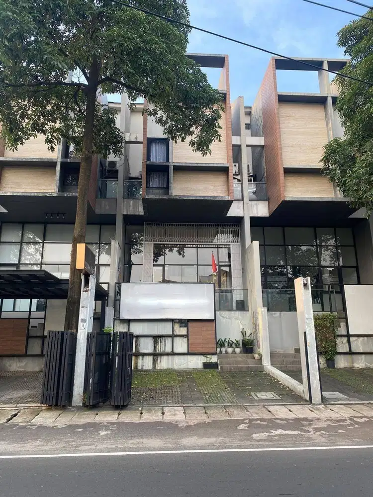 DIJUAL/DISEWAKAN RUKO 4,5 LANTAI DI CILANDAK, PASAR MINGGU