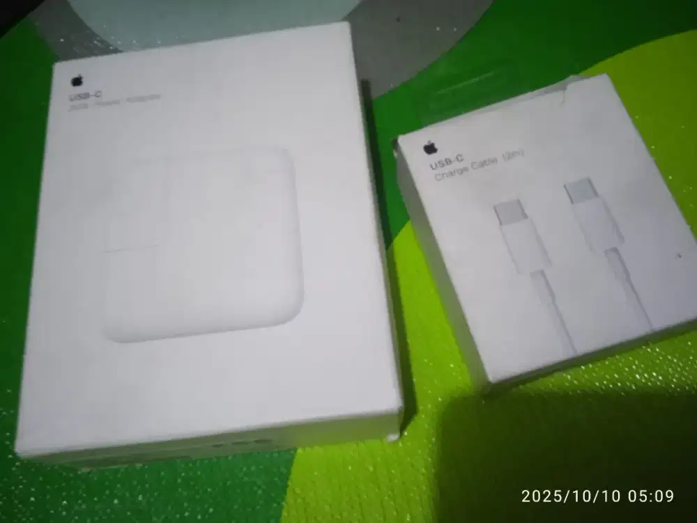 Charger laptop apple macbook M. C to C. Baru. Normal. Kabel 2 meter