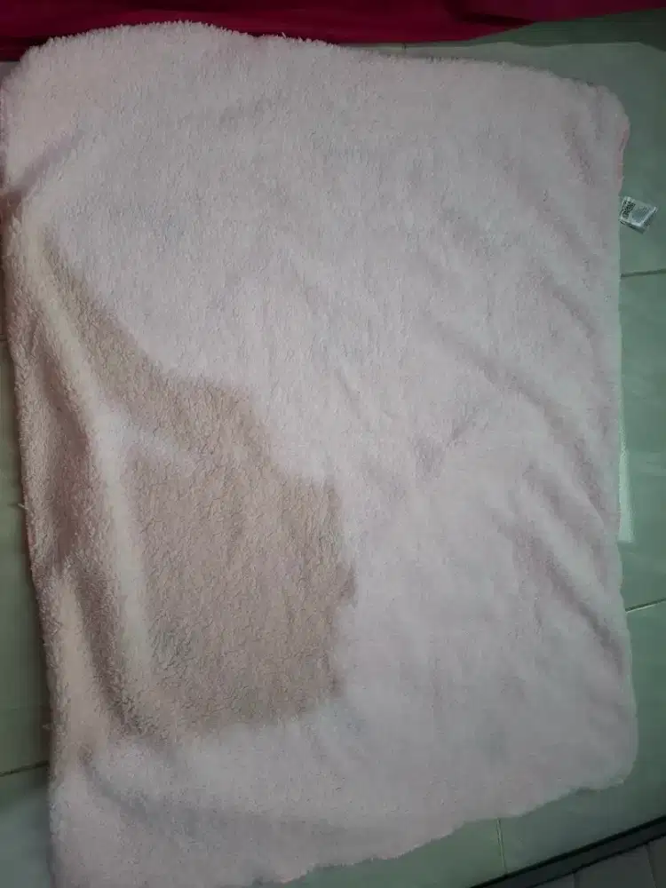 Selimut bayi warna pink