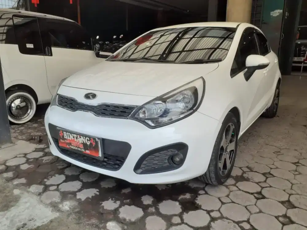 KIA RIO AT 2014 KM RENDAH PUTIH / MODEL THN 2015 (BINTANG MOTOR)