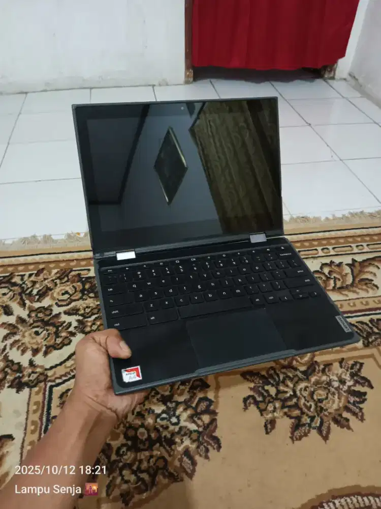 Lenovo Chromebook layar sentuh dan lipat