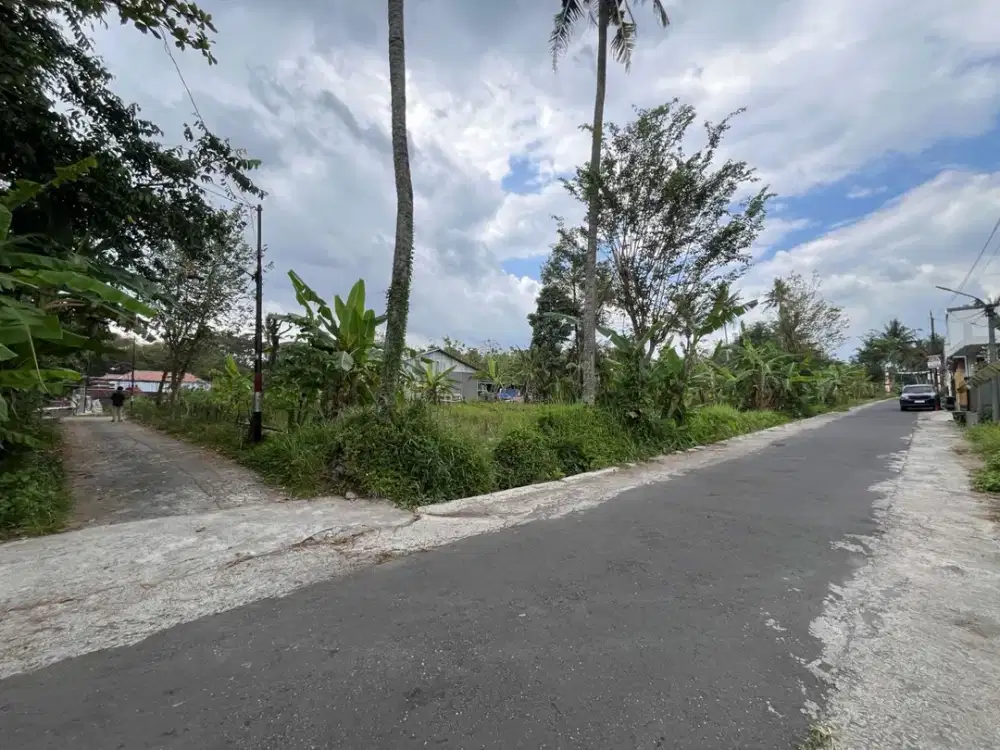 Tanah Tepi Aspal Selatan Kampus UII Sleman, Lebar Depan 22 Meter, SHM Pekarangan