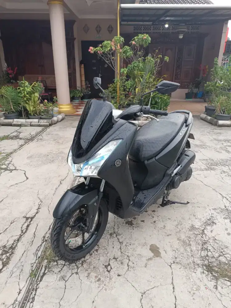 Yamaha lexy 2018 hitam