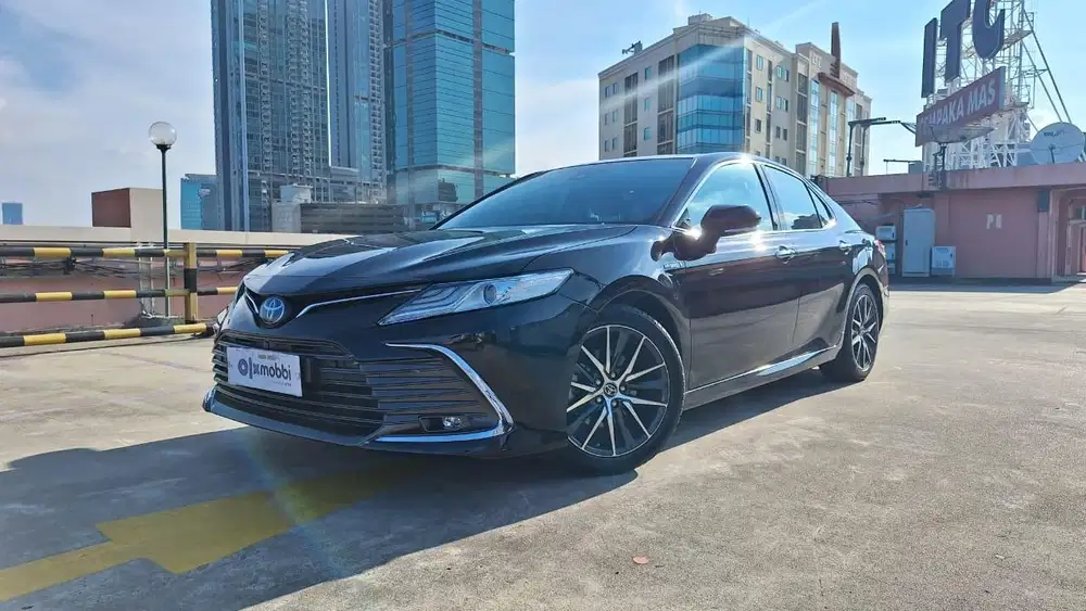 Pajak Panjang - Toyota Camry 2.5 Hybrid-AT 2021