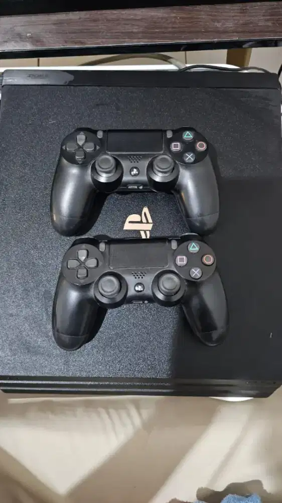 PLAYSTATION 4 / PS4 PRO 1TB