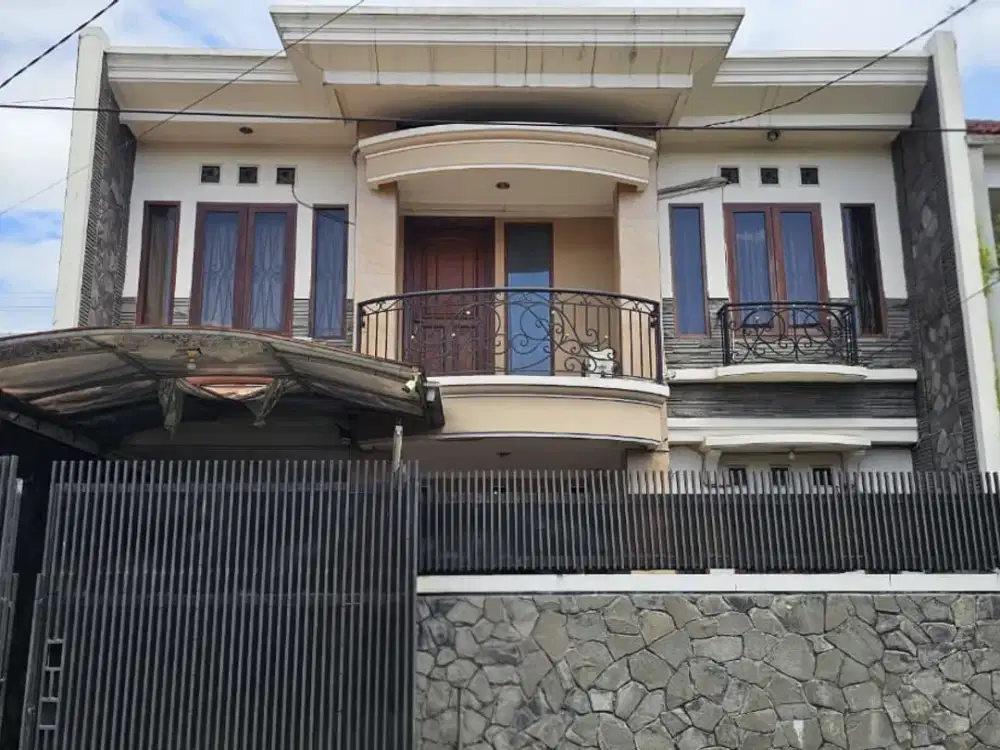 Dijual Rumah Siap Huni 2 Lantai Nyaman Minimalis Lokasi di Taman Holis Indah 1 Bandung
