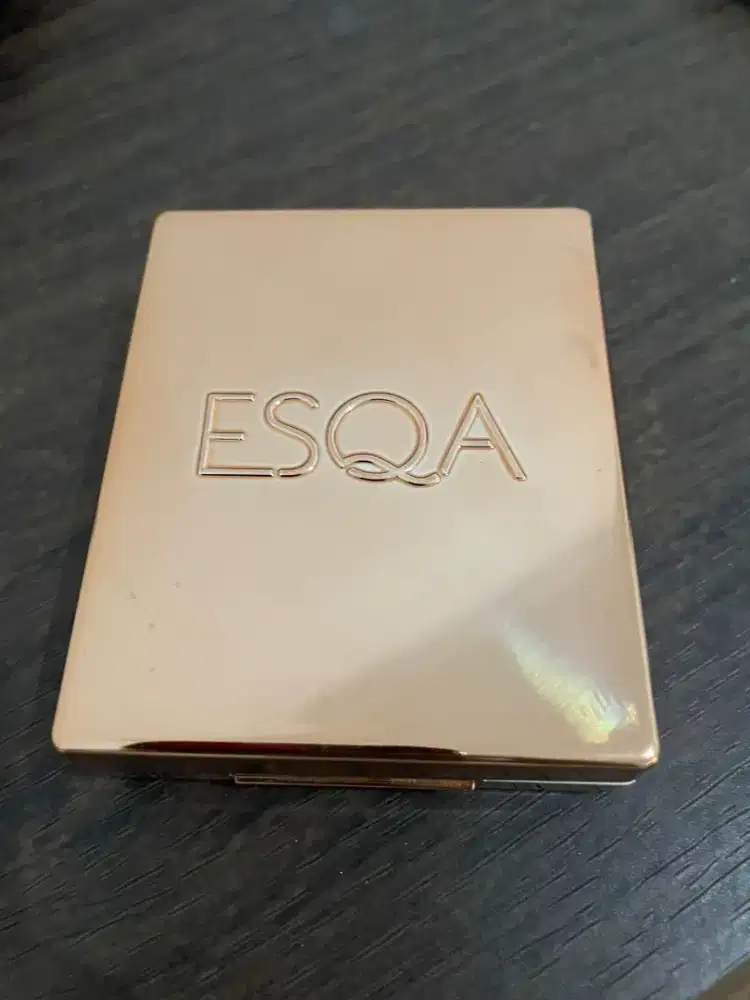 Esqa Flawless Powder Foundation