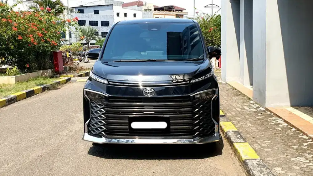 Km31rb toyota voxy tss 2022 hitam