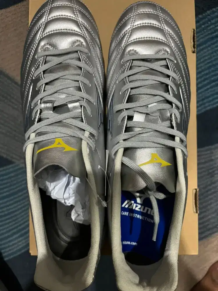 Sepatu bola dan mini soccer