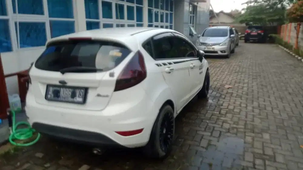 Jual mobil sedan eropa