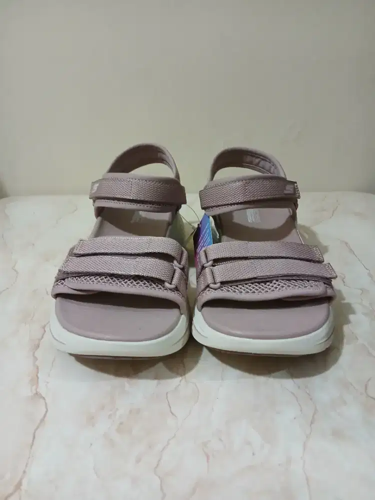 Sepatu sandals sketcher max cushioning