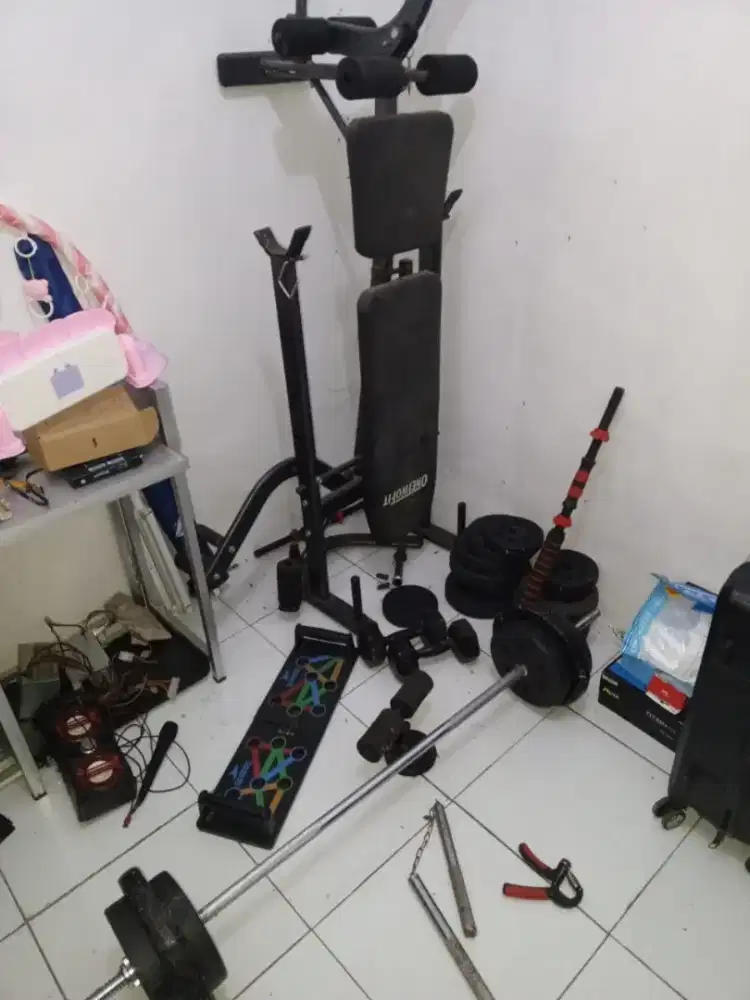 satu set alat gym