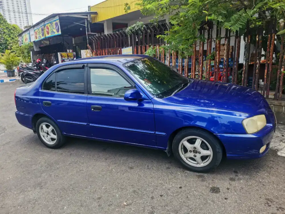 Mobil Hyundai Accent Verna 2003 AT