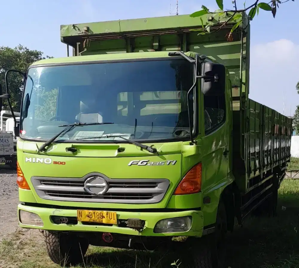 Truk Hino Tipe FG 235 JP Asli