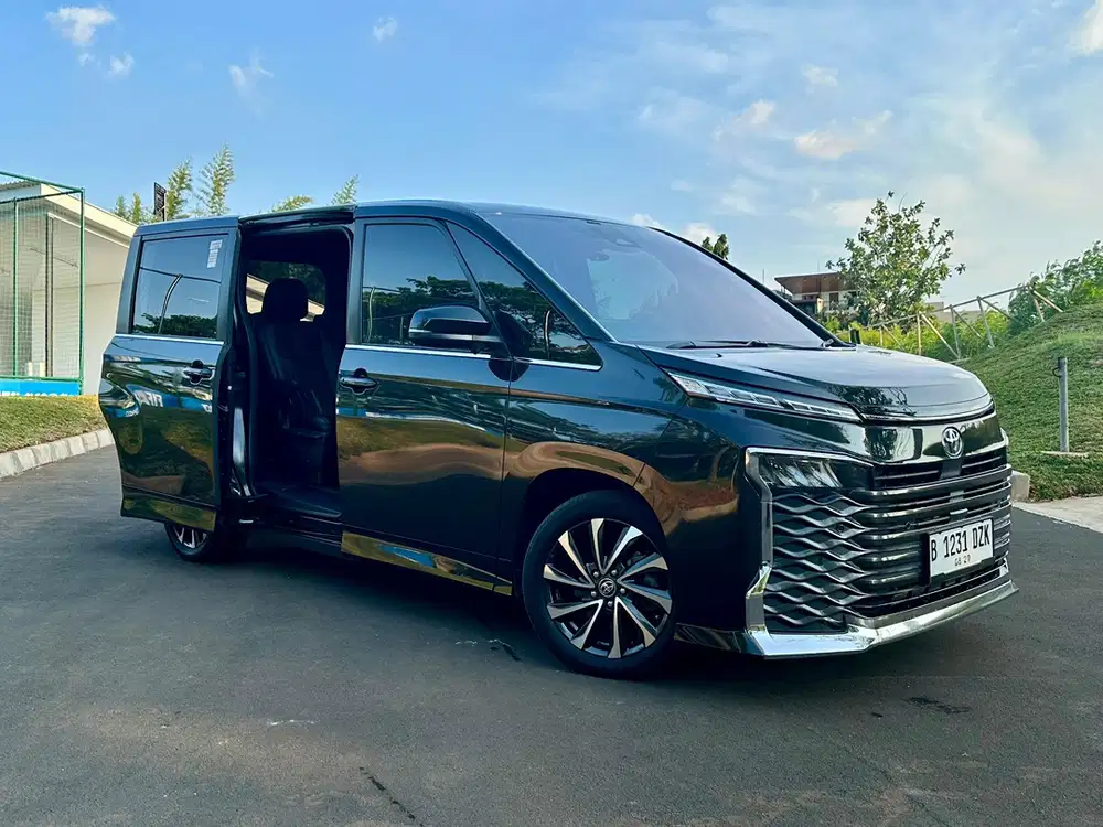 Toyota Voxy 2024 Bensin