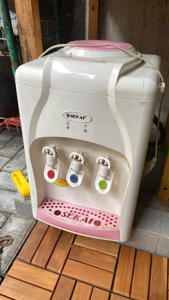 Dispenser sekai