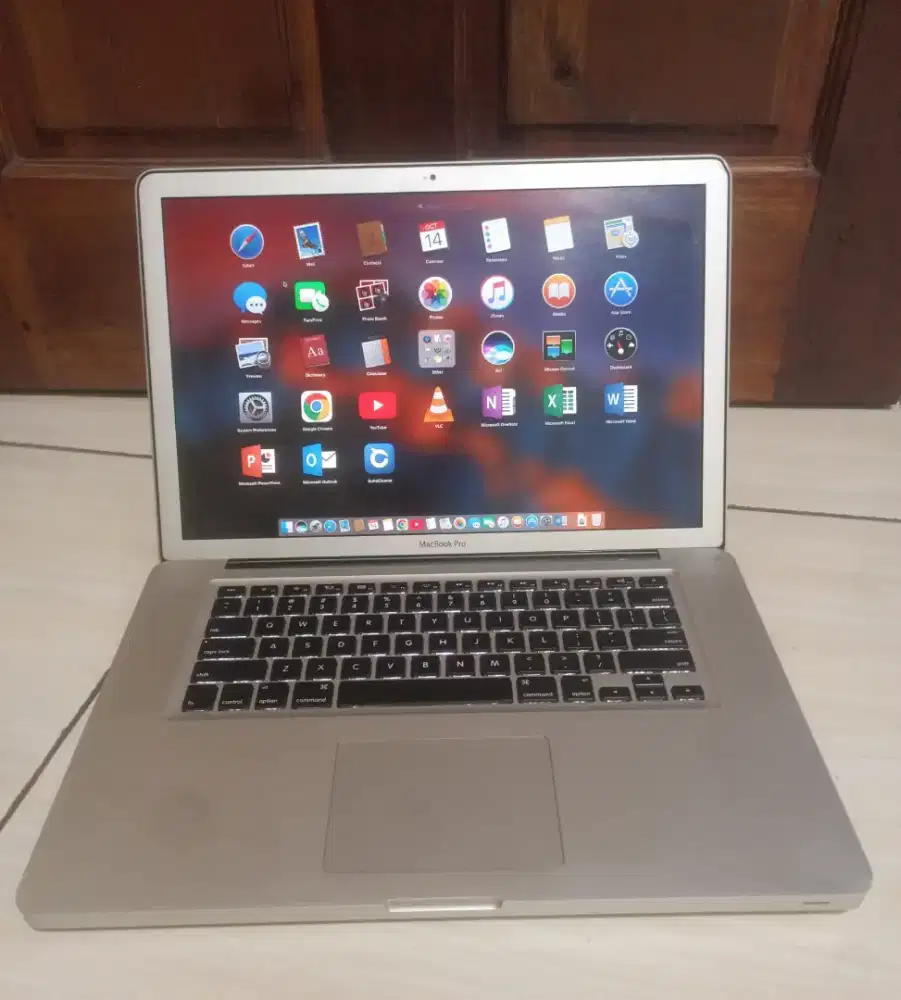 Laptop macbook pro mid 2012 core i7 Graphics invidia dan intel