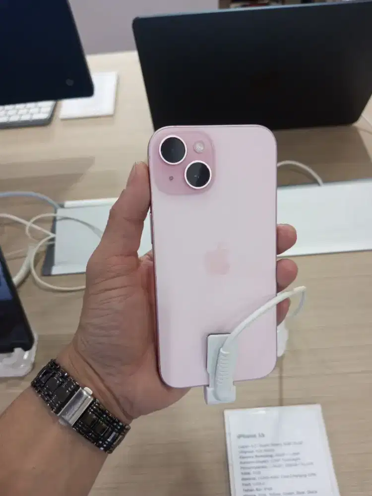 Cicilan bunga 0% dan free 2 bulan angsuran iPhone 15 series