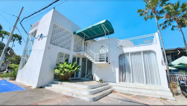 Cafe 3 Lantai Lokasi Strategis