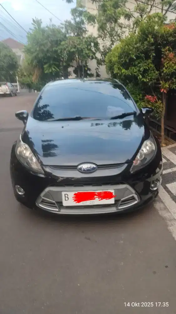 Dijual Ford fiesta sedan 1.6 AT