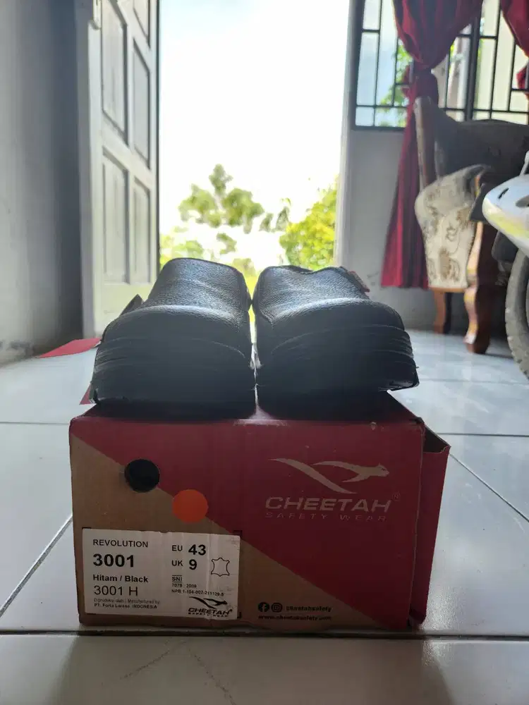 Sepatu safety CHEETAH ukuran 43