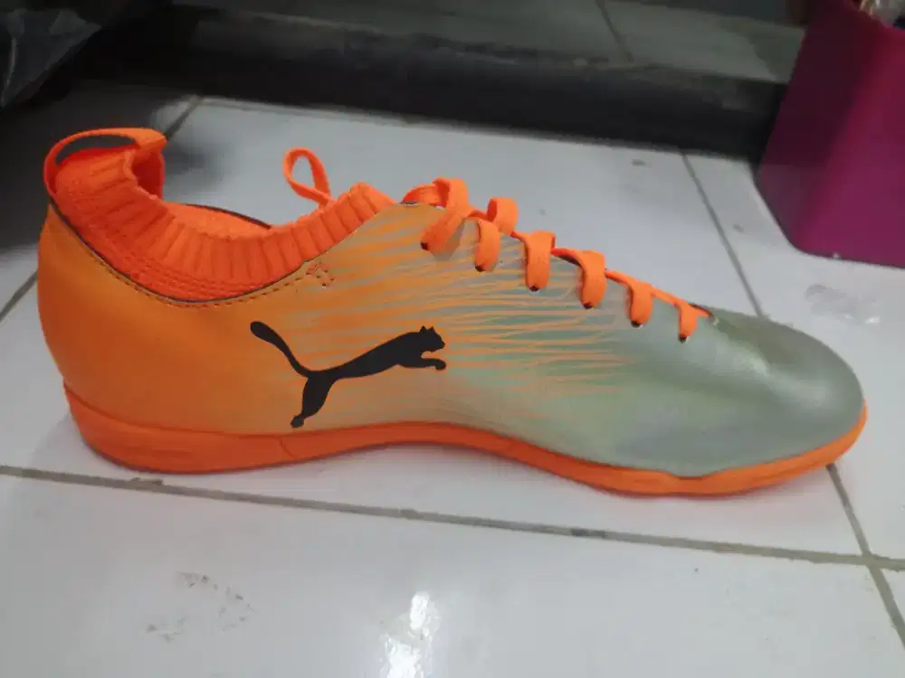 Sepatu futsal puma