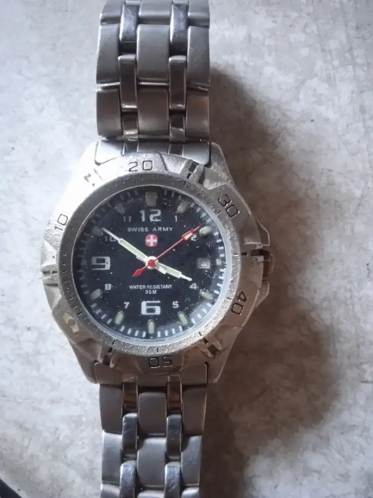 Jam tangan Swiss army