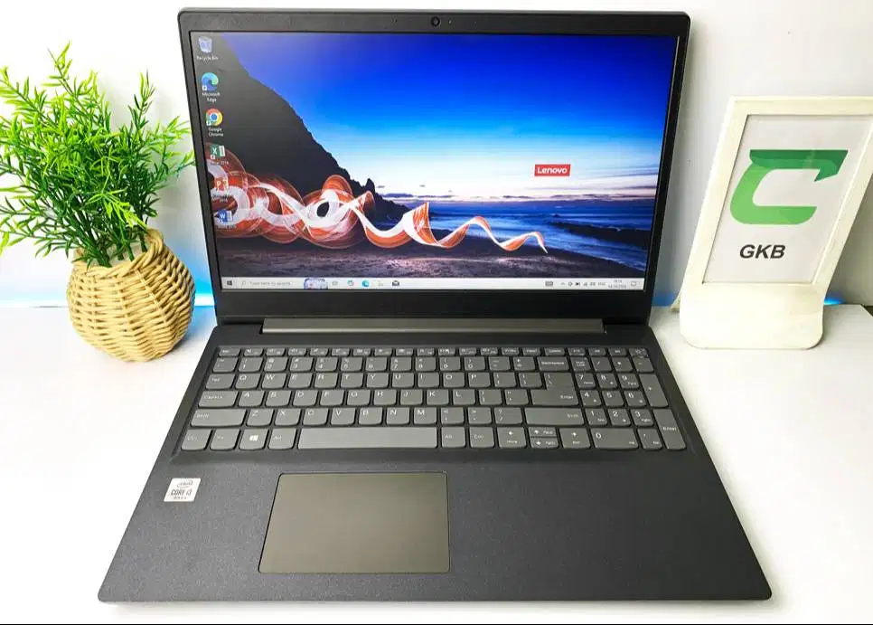 Laptop Lenovo core i3 Ram 8gb Ssd 256gb Layar besar nyaman untuk kerja