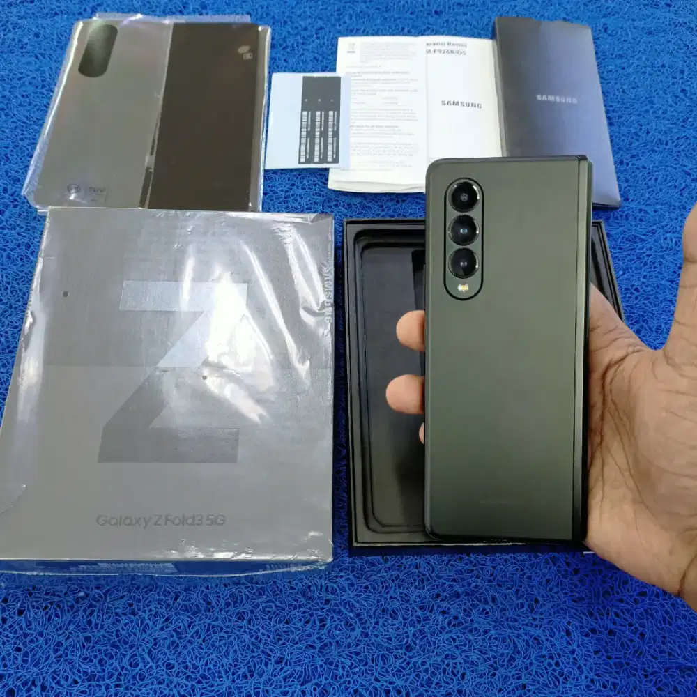 Samsung Galaxy Z Fold 3 5G 12-512gb 99% mulus like new ex resmi sein