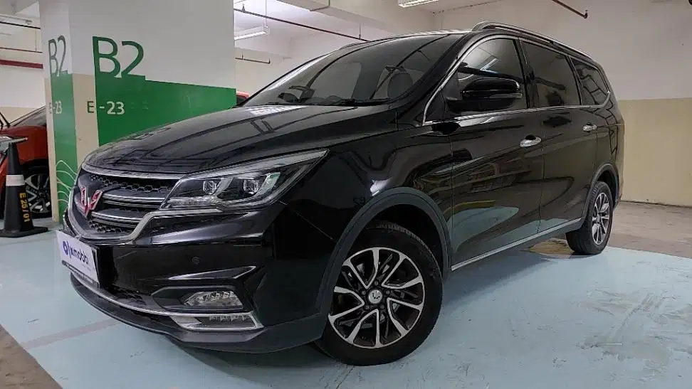 DP Rendah  7JT Wuling Cortez 1.8 L Luxury Plus Bensin-AT 2018 Merah