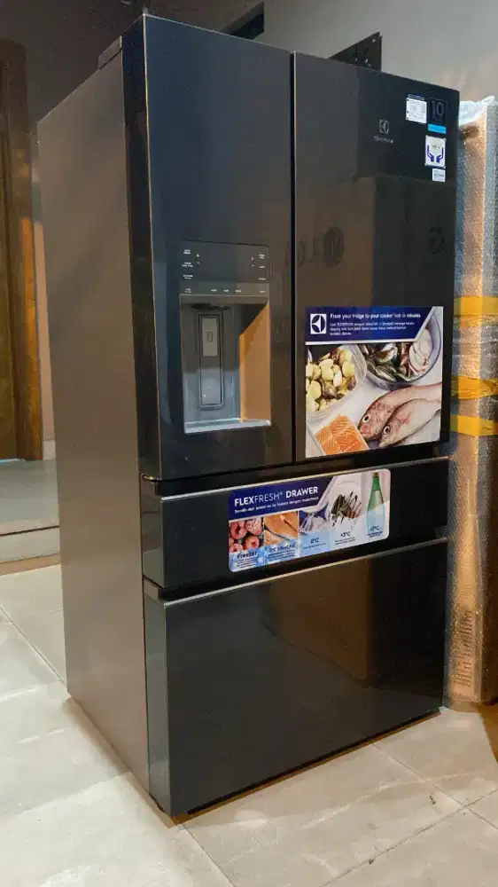 BARU DIJUAL LEMARI ES ELECTROLUX EHE-6879A-B (BARU BUKAN SECOND)