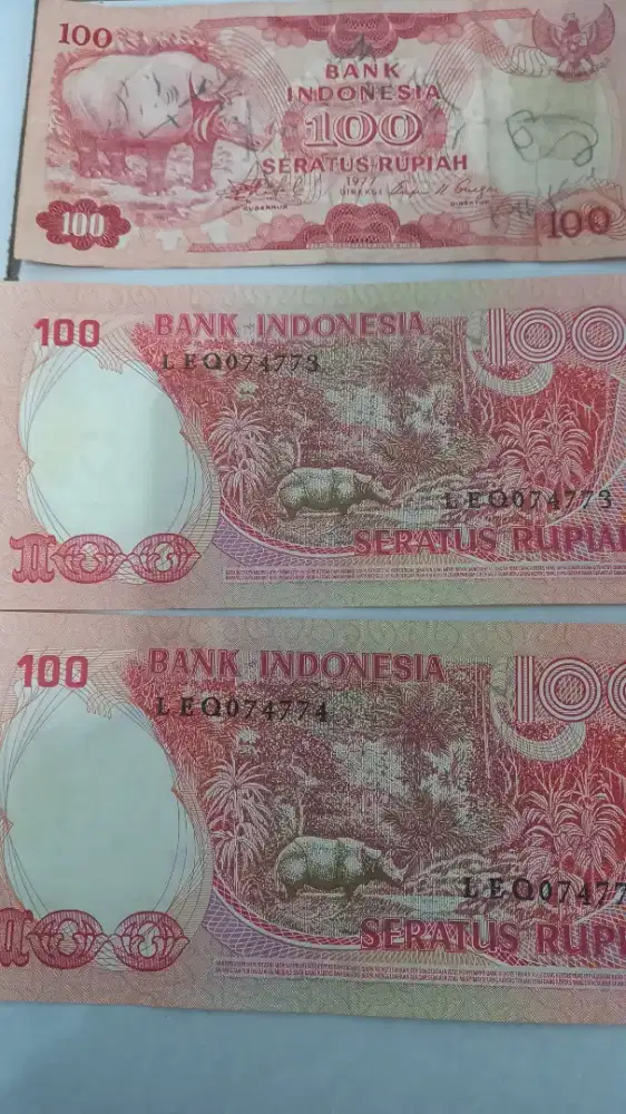 Uang kertas 100 rupiah. Tahun 1977
